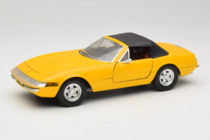 Ferrari 365 GTS Galben Cu Acoperiș Negru Solido 1:18 8018 Metal