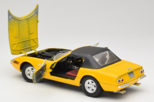 Ferrari 365 GTS Galben Cu Acoperiș Negru Solido 1:18 8018 Metal - imaginea 5 din 8
