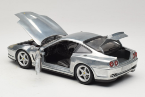 Ferrari 550 Maranello Chrome Silver Hot Wheels 1:18 25740 Metal - imaginea 5 din 8