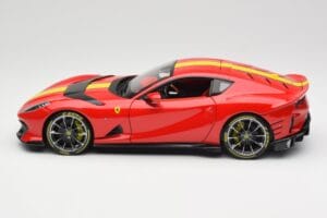 Ferrari 812 Competizione Rosso Corsa Cu Dungi Galbene Bburago 1:18 18-16915 Metal - imaginea 4 din 8