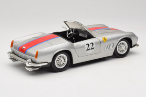 Ferrari California #22 Argintiu Dungă Roșie 1966 Tonka 1:18 01109-S2 Metal - imaginea 3 din 8
