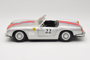 Ferrari California #22 Argintiu Dungă Roșie 1966 Tonka 1:18 01109-S2 Metal - imaginea 4 din 8