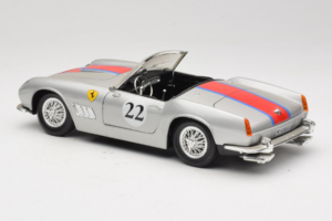 Ferrari California #22 Argintiu Dungă Roșie 1966 Tonka 1:18 01109-S2 Metal - imaginea 7 din 8