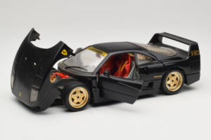 Ferrari F40 Negru cu Roți Aurii Bburago 1:18 3032-B2 Metal - imaginea 2 din 8