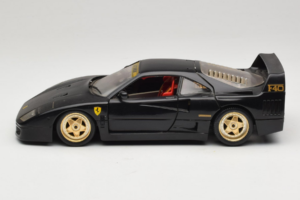 Ferrari F40 Negru cu Roți Aurii Bburago 1:18 3032-B2 Metal - imaginea 4 din 8