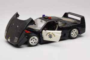 Ferrari F40 Highway Patrol Negru Alb Bburago 1:18 3022-H1 Metal - imaginea 2 din 8