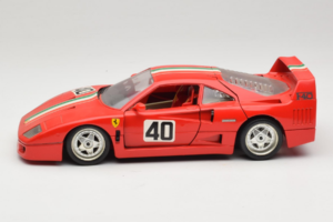 Ferrari F40 #40 Roșu cu Drapel Italian Bburago 1:18 3032-P1 Metal - imaginea 4 din 8