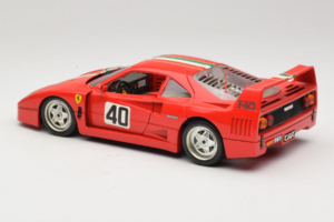 Ferrari F40 #40 Roșu cu Drapel Italian Bburago 1:18 3032-P1 Metal - imaginea 7 din 8