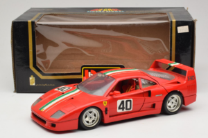 Ferrari F40 #40 Roșu cu Drapel Italian Bburago 1:18 3032-P1 Metal - imaginea 8 din 8