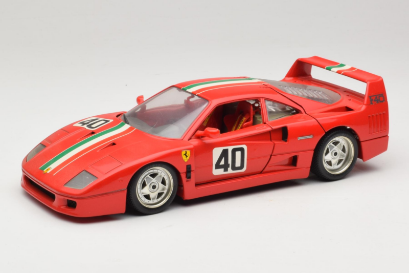 Ferrari F40 #40 Roșu cu Drapel Italian Bburago 1:18 3032-P1 Metal