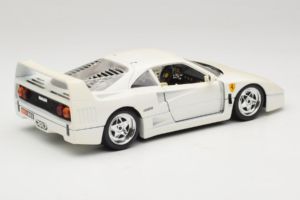 Ferrari F40 Alb Bburago 1:18 3332-W4 Metal - imaginea 3 din 8