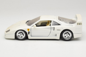 Ferrari F40 Alb Bburago 1:18 3332-W4 Metal - imaginea 4 din 8