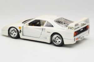 Ferrari F40 Alb Bburago 1:18 3332-W4 Metal - imaginea 7 din 8
