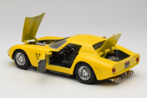 Ferrari 250 GTO Galben Guiloy 1:18 67525 Metal - imaginea 5 din 8