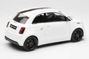 Abarth 500e Alb IXO 1:18 MCG18497 Metal - imaginea 2 din 6