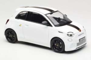 Abarth 500e Alb IXO 1:18 MCG18497 Metal - imaginea 4 din 6
