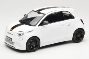 Abarth 500e Alb IXO 1:18 MCG18497 Metal