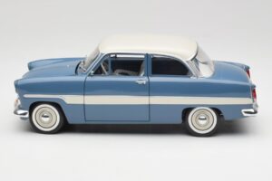 Ford Taunus 12M P2 Albastru Dungi Revell 1:18 08880-M1 Metal - imaginea 4 din 8