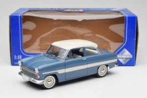 Ford Taunus 12M P2 Albastru Dungi Revell 1:18 08880-M1 Metal - imaginea 8 din 8