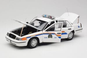 Ford Crown Victoria RCMP Police Car AUTOart 1:18 72706 Metal - imaginea 2 din 8
