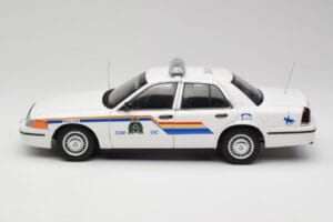 Ford Crown Victoria RCMP Police Car AUTOart 1:18 72706 Metal - imaginea 4 din 8
