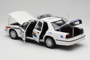 Ford Crown Victoria RCMP Police Car AUTOart 1:18 72706 Metal - imaginea 5 din 8