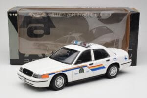 Ford Crown Victoria RCMP Police Car AUTOart 1:18 72706 Metal - imaginea 8 din 8