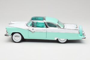 Ford Crown Victoria Seafoam Verde & Alb Road Legends 1:18 92138 Metal - imaginea 3 din 7