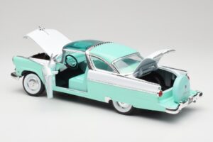 Ford Crown Victoria Seafoam Verde & Alb Road Legends 1:18 92138 Metal - imaginea 4 din 7