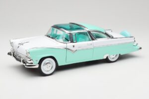 Ford Crown Victoria Seafoam Verde & Alb Road Legends 1:18 92138 Metal