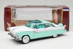 Ford Crown Victoria Seafoam Verde & Alb Road Legends 1:18 92138 Metal - imaginea 7 din 7
