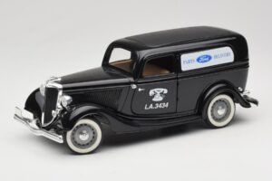 Ford Delivery Truck Ford Parts Negru Solido 1:18 8417 Metal