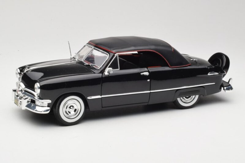 Ford Deluxe Cabriolet Negru Maisto 1:18 31681 Metal