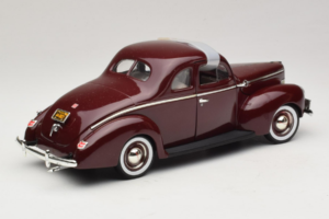 Ford Deluxe Coupe Roșu Închis ERTL 1:18 7936 Metal - imaginea 3 din 7