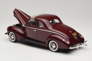 Ford Deluxe Coupe Roșu Închis ERTL 1:18 7936 Metal - imaginea 5 din 7