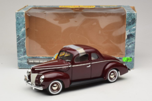 Ford Deluxe Coupe Roșu Închis ERTL 1:18 7936 Metal - imaginea 7 din 7