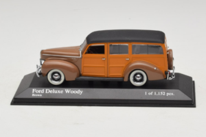 Ford DeLuxe Woody Station Wagon Maro Minichamps 1:43 400082111 Metal
