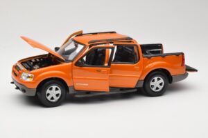Ford Explorer Sport Trac Portocaliu Maisto 1:18 536891G Metal - imaginea 2 din 8