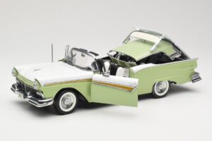 Ford Fairlane Skyliner Verde & Alb Sun Star 1:18 FORD003 Metal - imaginea 2 din 9