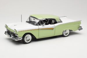 Ford Fairlane Skyliner Verde & Alb Sun Star 1:18 FORD003 Metal - imaginea 3 din 9