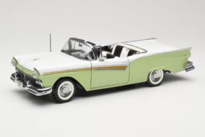 Ford Fairlane Skyliner Verde & Alb Sun Star 1:18 FORD003 Metal