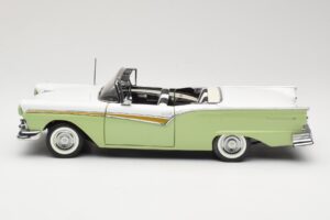 Ford Fairlane Skyliner Verde & Alb Sun Star 1:18 FORD003 Metal - imaginea 5 din 9