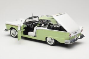 Ford Fairlane Skyliner Verde & Alb Sun Star 1:18 FORD003 Metal - imaginea 6 din 9