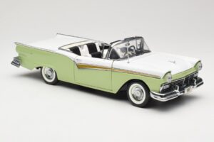 Ford Fairlane Skyliner Verde & Alb Sun Star 1:18 FORD003 Metal - imaginea 7 din 9