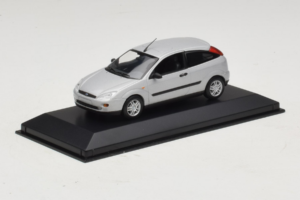 Ford Focus Mk1 3-Door Argintiu Minichamps 1:43 FOCUS005 Metal - imaginea 2 din 5