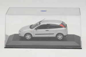 Ford Focus Mk1 3-Door Argintiu Minichamps 1:43 FOCUS005 Metal - imaginea 4 din 5