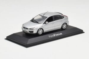 Ford Focus Mk2 Moondust Argintiu Minichamps 1:43 FOCUS002 Metal - imaginea 2 din 4