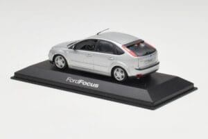 Ford Focus Mk2 Moondust Argintiu Minichamps 1:43 FOCUS002 Metal - imaginea 3 din 4