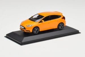 Ford Focus ST Mk3 Tangerine Scream Minichamps 1:43 FOCUS001 Metal - imaginea 2 din 4