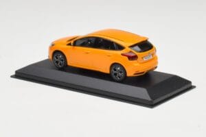 Ford Focus ST Mk3 Tangerine Scream Minichamps 1:43 FOCUS001 Metal - imaginea 3 din 4